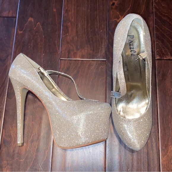 Gold Glitter Brand New Pumps - Picture 1 of 4